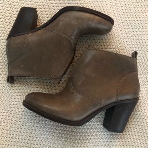 TIMBERLAND Distressed Leather Bootie 8W